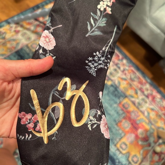 NWOT BEYOND YOGA beautiful printed leggings - Picture 7 of 10